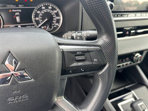 Used 2022 Mitsubishi Outlander ES image 33