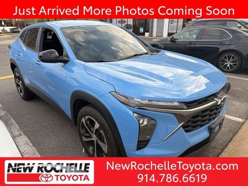 Used 2024 Chevrolet Trax RS FWD image 1