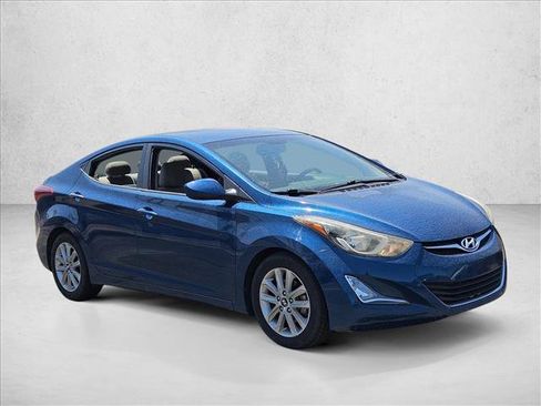 Used 2014 Hyundai Elantra SE w/ Option Group 02 FWD image 3