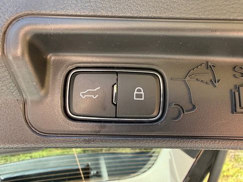 Used 2025 Ford Explorer Active image 19