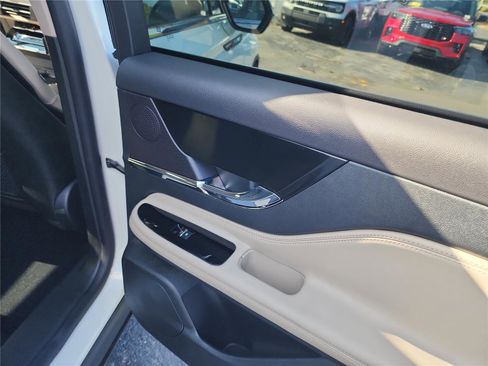 New 2026 Lincoln Corsair Premiere FWD image 19