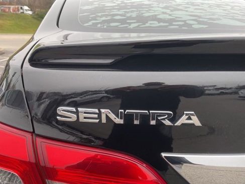 Used 2017 Nissan Sentra SR Turbo w/ SR Midnight Edition image 9