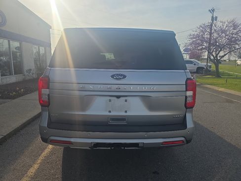 Used 2024 Ford Expedition Max XLT image 4