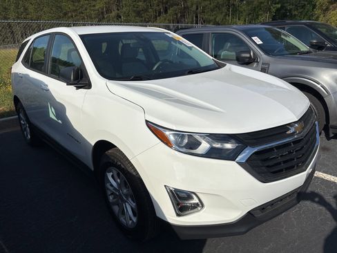 Used 2020 Chevrolet Equinox LS AWD/4WD image 2