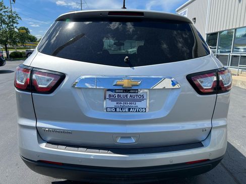 Used 2017 Chevrolet Traverse LT w/ Style and Technology Package FWD image 4
