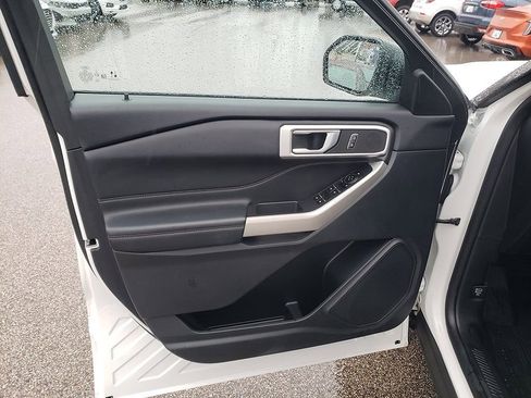 Certified 2022 Ford Explorer XLT w/ Equipment Group 202A image 10