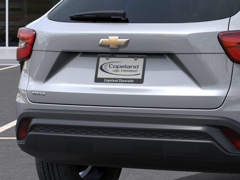 New 2026 Chevrolet Trax LS w/ LS Convenience Package FWD image 15