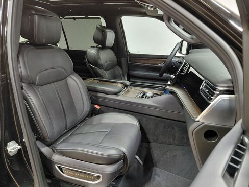 Used 2025 Jeep Grand Wagoneer 4WD image 39