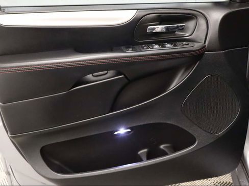 Used 2019 Dodge Grand Caravan GT image 18