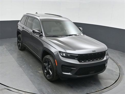 New 2025 Jeep Grand Cherokee Altitude image 36