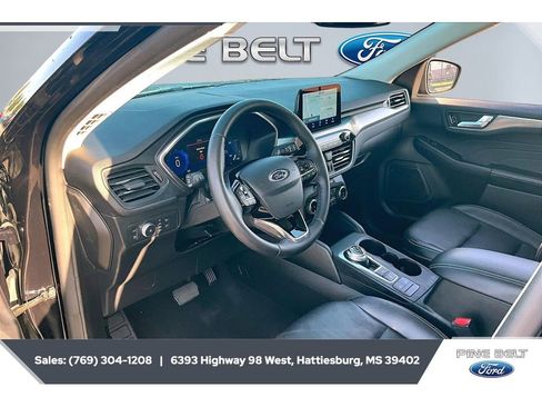 Used 2022 Ford Escape Titanium image 12