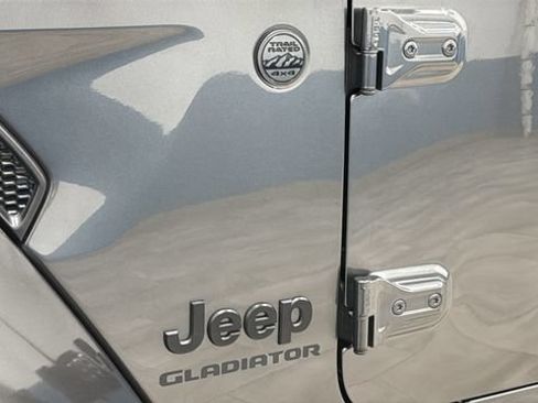 Used 2022 Jeep Gladiator Sport AWD/4WD image 41