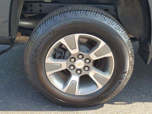 Used 2019 Chevrolet Colorado Z71 AWD/4WD image 5