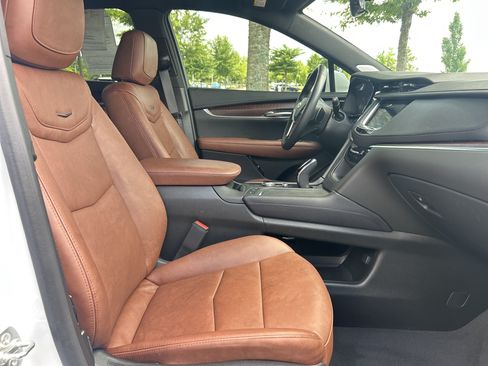 Used 2025 Cadillac XT5 Premium Luxury w/ Technology Package FWD image 31