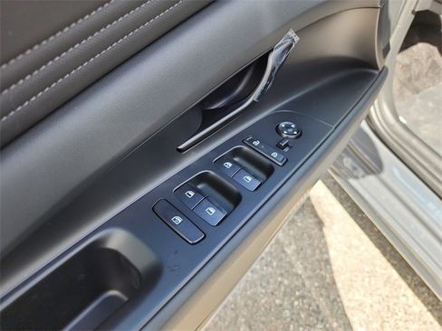 New 2025 Hyundai Elantra SEL image 14