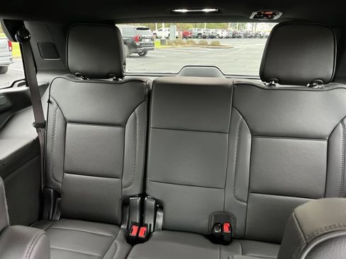 Used 2024 GMC Yukon Denali w/ Advanced Technology Package image 15