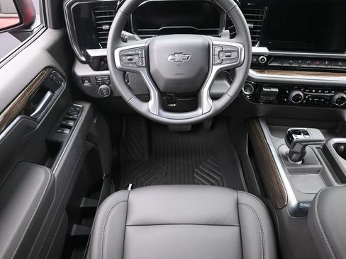 Used 2025 Chevrolet Silverado 1500 LT Trail Boss w/ Convenience Package II AWD/4WD image 14
