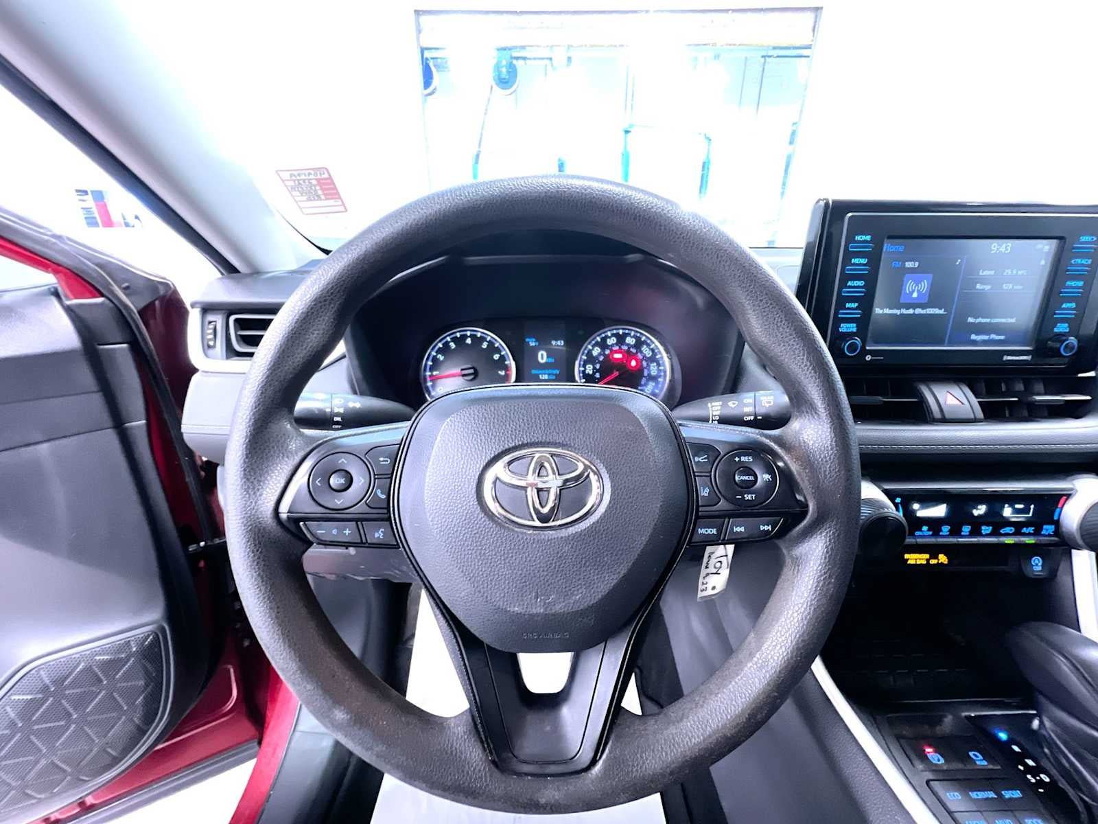 Used 2021 Toyota RAV4 LE AWD/4WD image 15