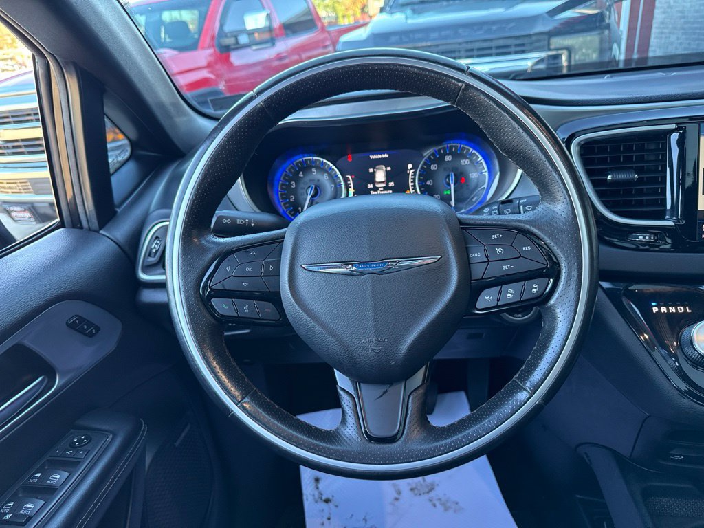 Used 2020 Chrysler Pacifica Limited w/ Advanced Safetytec Group FWD image 37