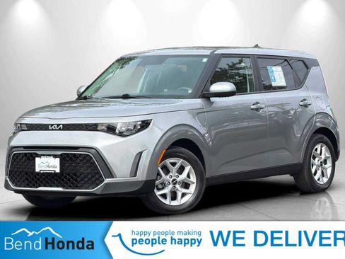 Used 2024 Kia Soul LX w/ Option Group 015 FWD image 1