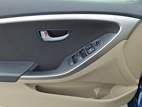 Used 2013 Hyundai Elantra GT w/ Touch & Go Pkg image 13