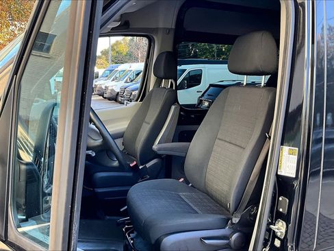 Used 2016 Mercedes-Benz Sprinter 2500 image 7