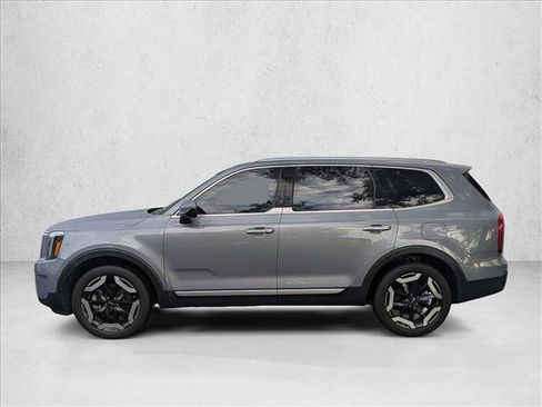 Used 2024 Kia Telluride S FWD image 2