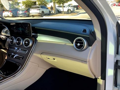 Used 2021 Mercedes-Benz GLC 300 4MATIC image 18