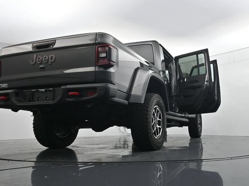 Used 2025 Jeep Gladiator Rubicon AWD/4WD image 44