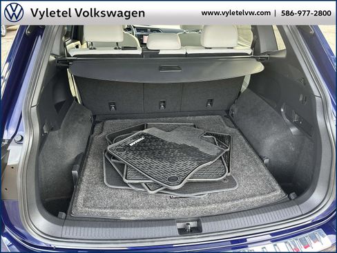 Certified 2022 Volkswagen Tiguan SEL R-Line image 10