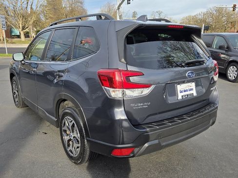 Used 2022 Subaru Forester Premium image 11
