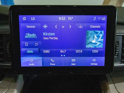 Used 2023 Ford Explorer XLT w/ Equipment Group 202A image 8