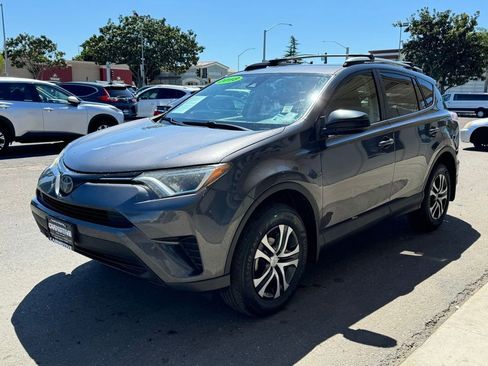 Used 2018 Toyota RAV4 LE w/ All Weather Liner Package FWD image 8