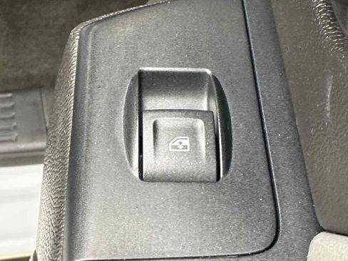 Used 2017 Chevrolet Silverado 1500 Custom w/ Custom Convenience Package AWD/4WD image 30