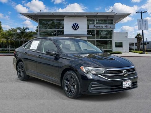 Used 2024 Volkswagen Jetta SE w/ Panoramic Sunroof Package FWD image 1
