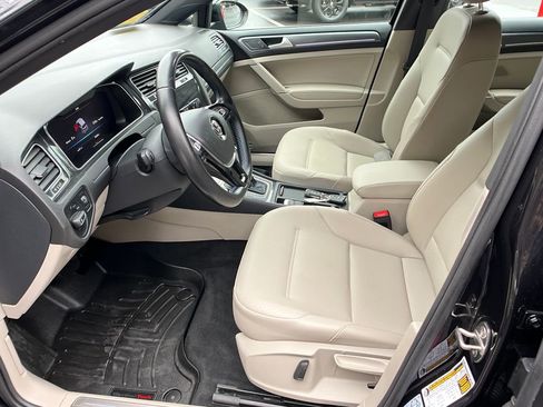 Used 2019 Volkswagen e-Golf SEL Premium image 9