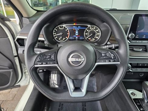 Used 2024 Nissan Altima 2.5 SV AWD/4WD image 25