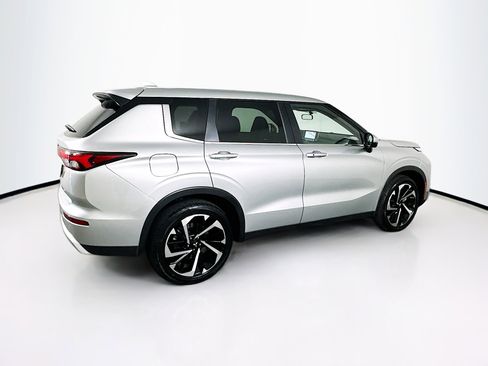 Used 2024 Mitsubishi Outlander SE image 10