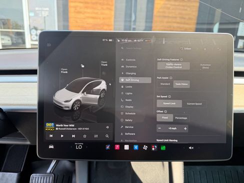 Used 2022 Tesla Model Y Long Range AWD/4WD image 41