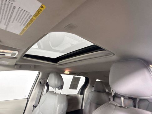 Certified 2024 Toyota Sienna XLE FWD image 6