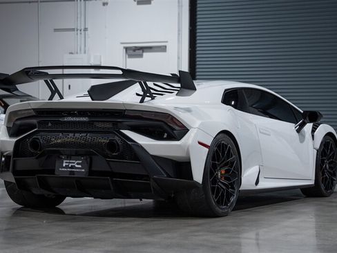 Used 2022 Lamborghini Huracan STO RWD image 15
