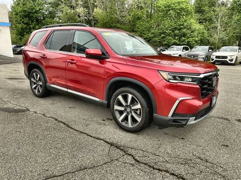 Used 2025 Honda Pilot Touring image 9