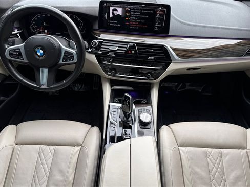 Used 2022 BMW M550i xDrive w/ Executive Package image 4