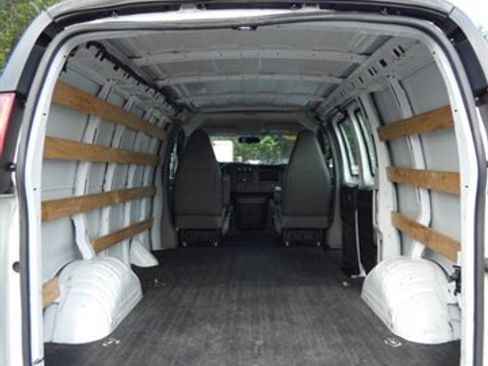 Used 2021 Chevrolet Express 2500 w/ Driver Convenience Package RWD image 15