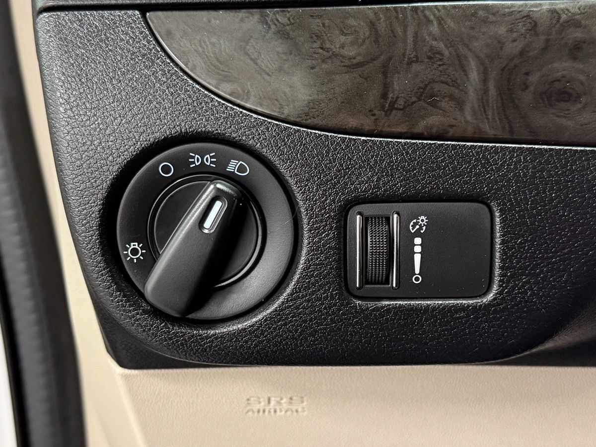 Used 2019 Dodge Grand Caravan SE FWD image 19