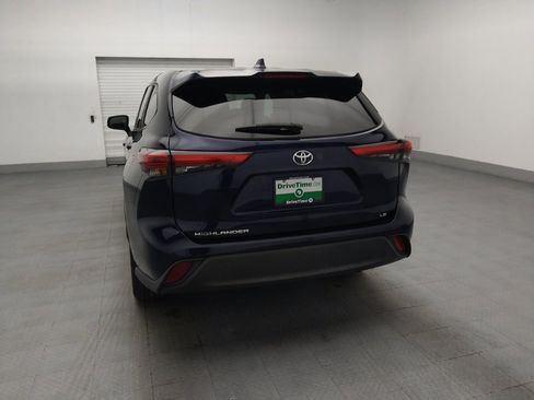Used 2021 Toyota Highlander LE FWD image 6