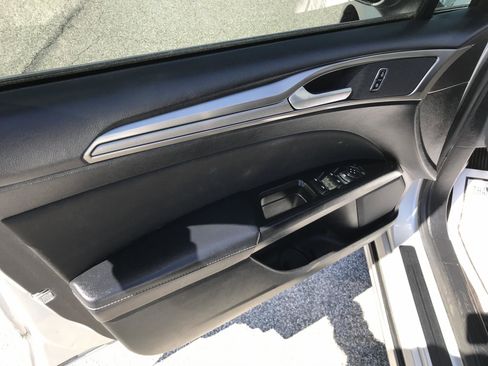 Used 2017 Ford Fusion SE image 9