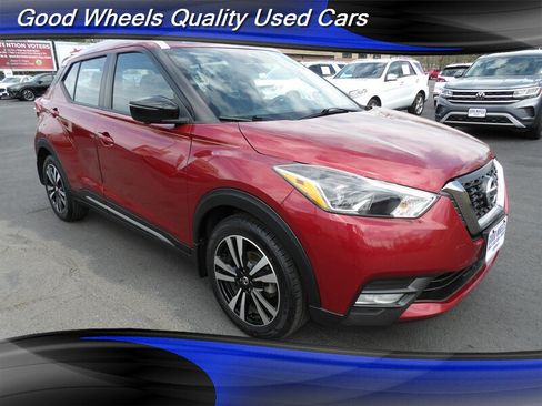 Used 2020 Nissan Kicks SR FWD image 3