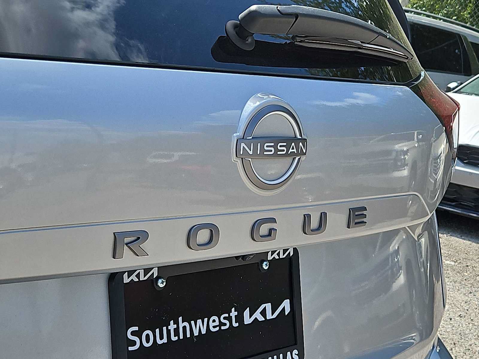 Used 2025 Nissan Rogue S FWD image 11
