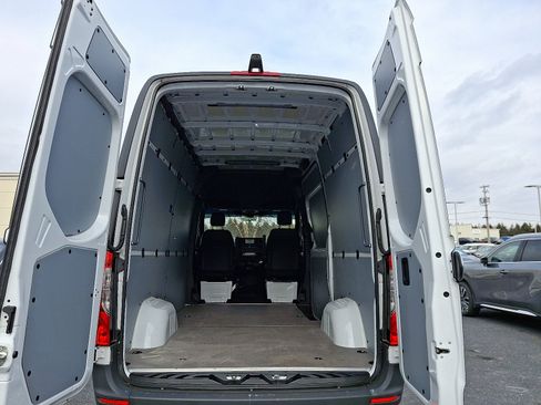 Used 2024 Mercedes-Benz Sprinter 2500 image 26